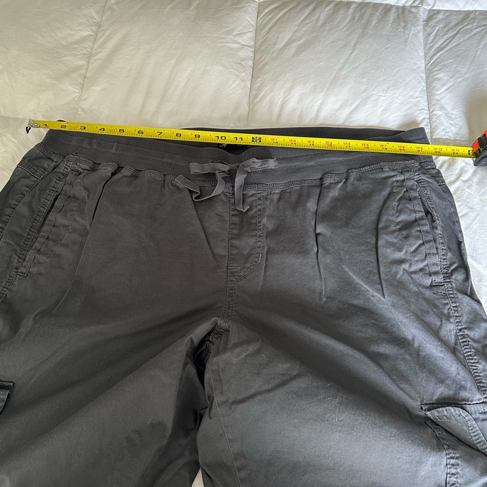 Women’s plus size 24W 2 pairs Charcoal gray and Olive green Cargo Pants - Picture 6 of 16